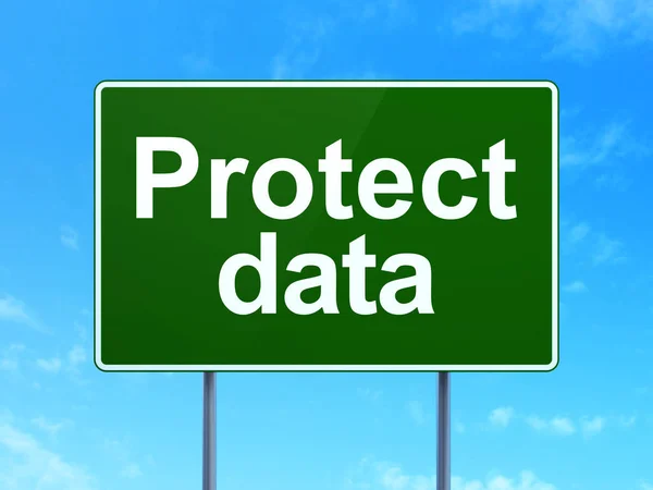 Concetto di protezione: proteggere i dati sullo sfondo del segnale stradale — Foto Stock