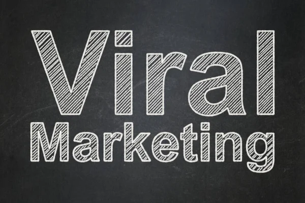 Conceito de marketing: Marketing viral em fundo de quadro-negro — Fotografia de Stock
