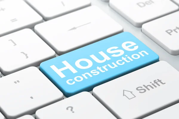 Концепция строительства здания: Строительство дома на фоне компьютерной клавиатуры — стоковое фото