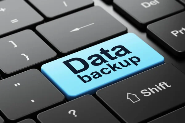 Conceito de informação: Backup de dados no fundo do teclado do computador — Fotografia de Stock