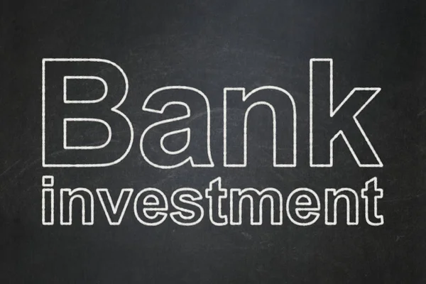 お金の概念: 黒板背景に銀行投資 — ストック写真