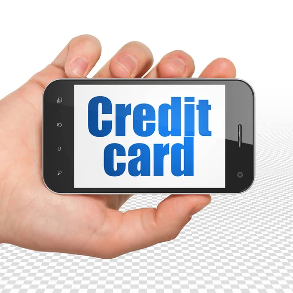 Τραπεζική αντίληψη: χέρι εκμετάλλευση Smartphone με πιστωτική κάρτα στην οθόνη — Φωτογραφία Αρχείου