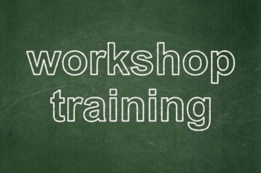 Kavram öğrenme: atölye Eğitim kara tahta arka plan üzerinde