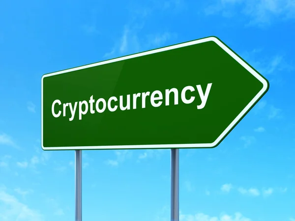 Concetto di valuta: criptovaluta sullo sfondo del cartello stradale — Foto Stock