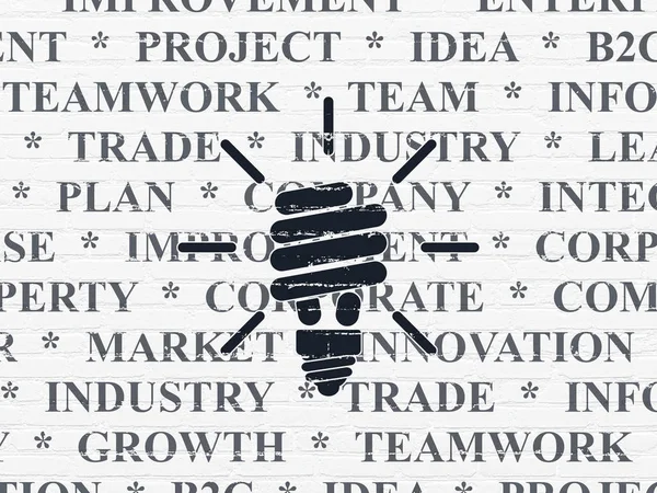 iş kavramı: enerji tasarrufu lambası duvar arka plan üzerinde