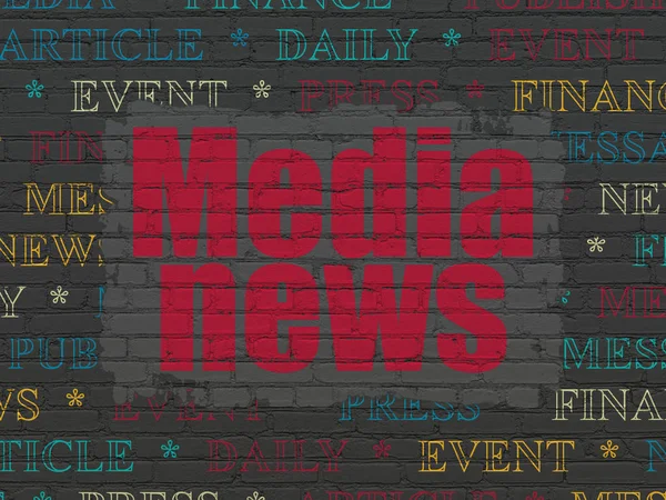 Conceito de notícias: Notícias de mídia no fundo da parede — Fotografia de Stock