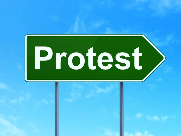 Политическая концепция: Протест на фоне дорожных знаков — стоковое фото