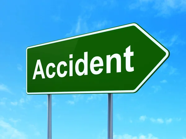Concept d'assurance : Accident sur fond de panneau routier — Photo