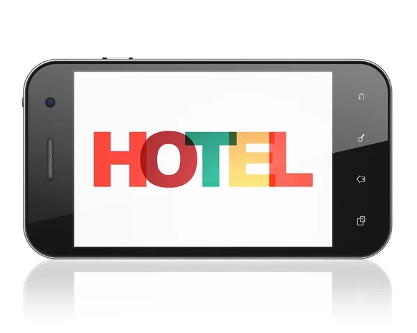 Έννοια του τουρισμού: Smartphone με το ξενοδοχείο στην οθόνη — Φωτογραφία Αρχείου