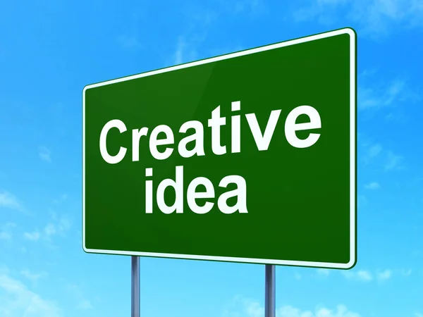 Concetto di finanza: Idea creativa su sfondo cartello stradale — Foto Stock