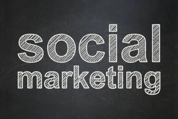 Marknadsföring koncept: Social marknadsföring på svarta tavlan bakgrund — Stockfoto