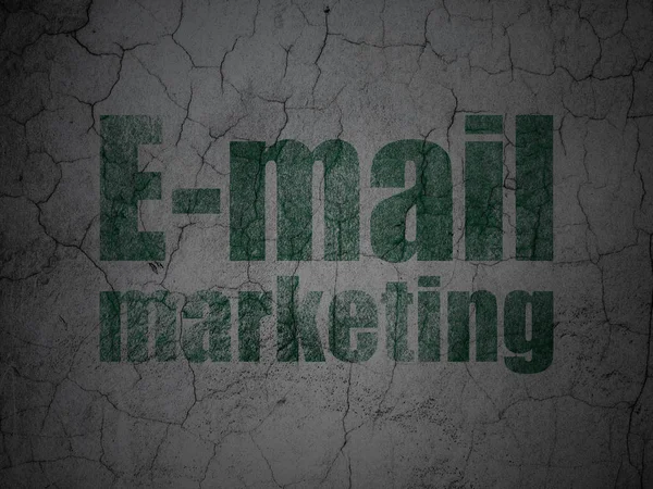 Koncepcja marketingu: E-mail marketingu na tle ściany grunge — Zdjęcie stockowe