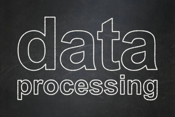 Concepto de datos: procesamiento de datos en el fondo de pizarra — Foto de Stock