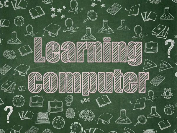 Concetto di istruzione: Learning Computer sul background del consiglio scolastico — Foto Stock