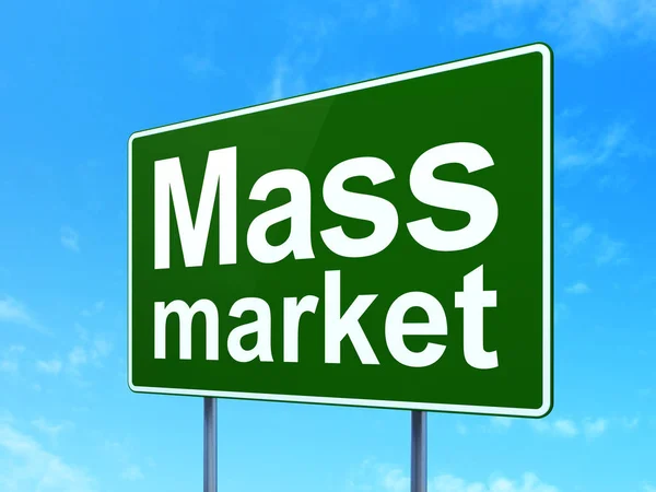 Concetto di marketing: mercato di massa su sfondo cartello stradale — Foto Stock