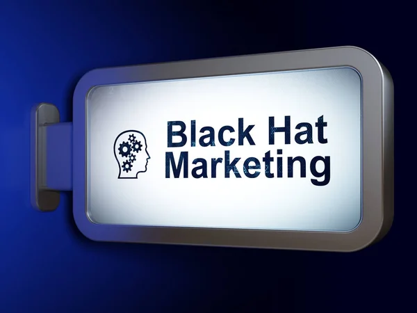 Концепция бизнеса: Black Hat Marketing и Head With Gears на фоне рекламного щита — стоковое фото