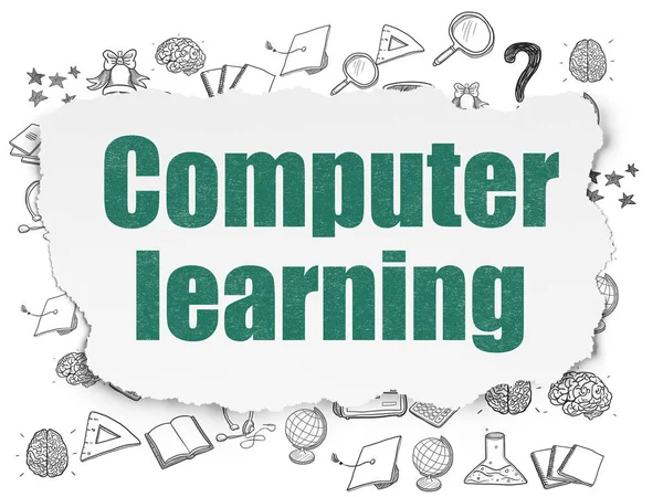 Концепция обучения: Компьютерное обучение на фоне порванной бумаги — стоковое фото
