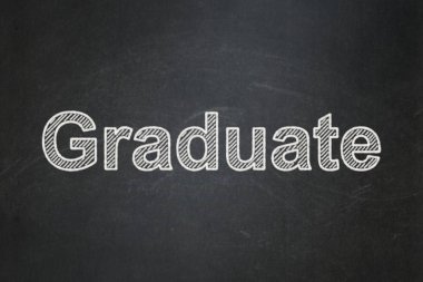 Eğitim kavramı: Kara tahta zemin üzerine yüksek lisans