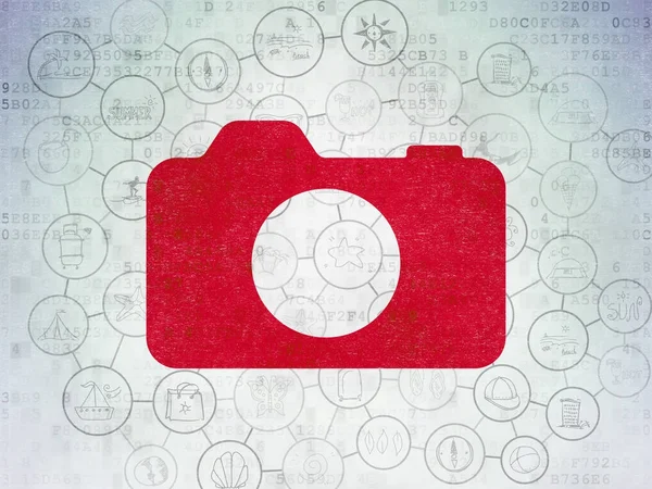 Tourismuskonzept: Fotokamera auf digitalem Datenpapier-Hintergrund — Stockfoto