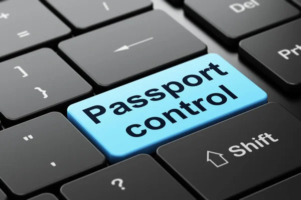 旅游理念: 计算机键盘背景下的护照控制 — 图库照片
