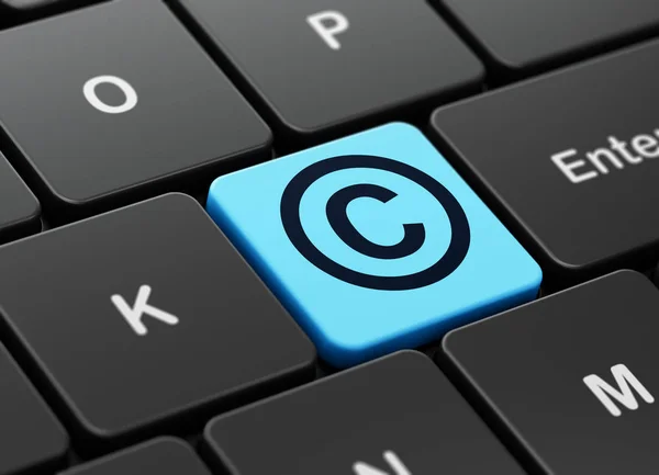 Понятие закона: Авторское право на фоне клавиатуры компьютера — стоковое фото