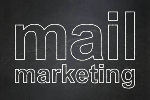 Concepto de marketing: Marketing por correo en el fondo de pizarra —  Fotos de Stock