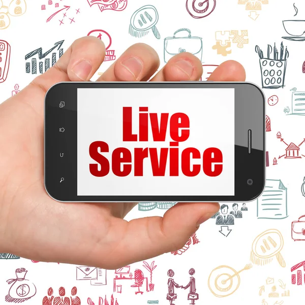 Концепция бизнеса: ручной смартфон с Live Service на дисплее — стоковое фото