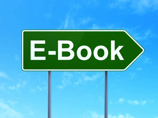 Oktatási koncepció: E-Book a közúti jel háttér — Stock Fotó