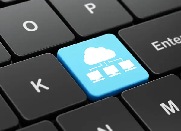 Conceito de tecnologia de nuvem: Rede de nuvem no fundo do teclado do computador — Fotografia de Stock