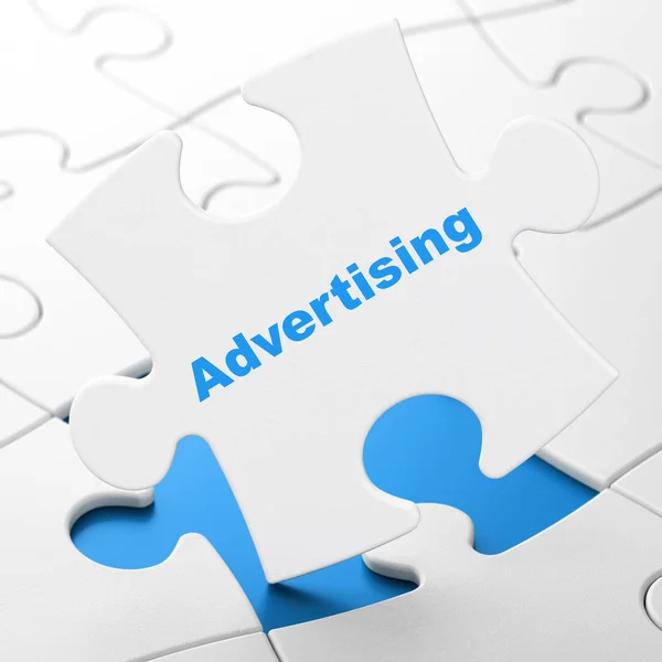 Έννοια της διαφήμισης: διαφήμιση σε φόντο παζλ — Φωτογραφία Αρχείου