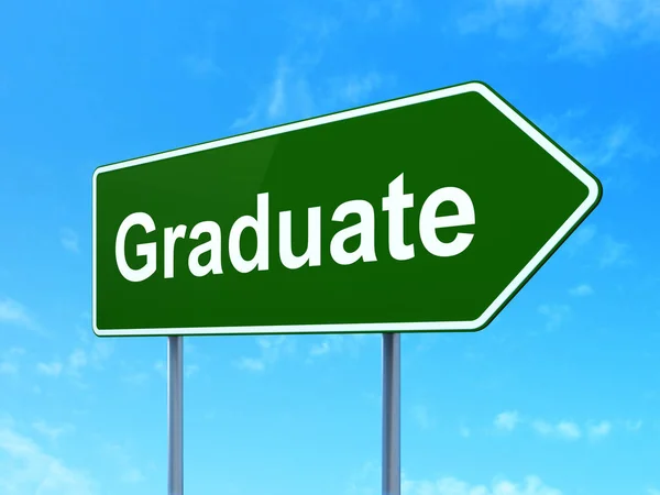 Koncepcja studia: absolwent na tle znak drogowy — Zdjęcie stockowe