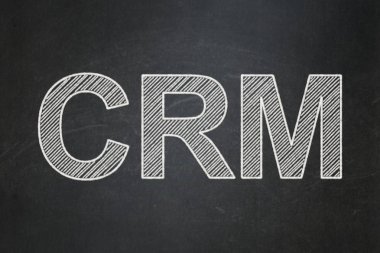 Ekonomi kavramı: crm kara tahta zemin üzerine