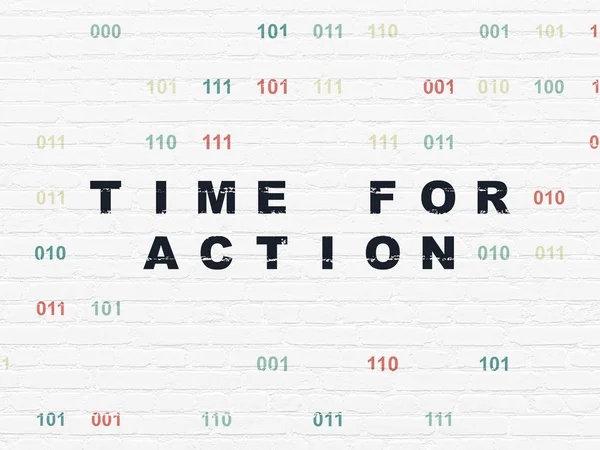 Έννοια του χρόνου: ώρα για δράση σε φόντο τοίχο — Φωτογραφία Αρχείου
