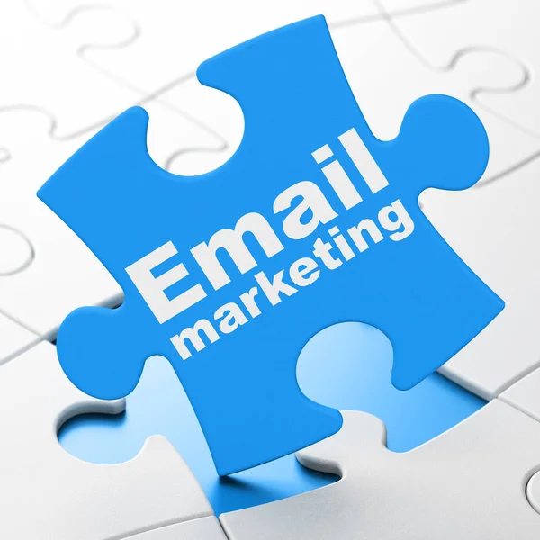 Geschäftskonzept: E-Mail Marketing auf Rätselhintergrund — Stockfoto