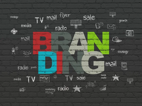 Концепція маркетингу: брендинг на фоні стіни — стокове фото