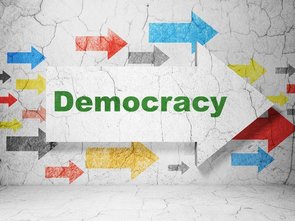 Politická koncepce: Šipka s demokracií na pozadí zeď grunge — Stock fotografie
