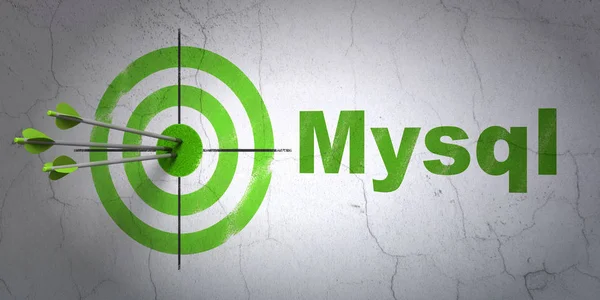 Concepto de software: target y MySQL sobre fondo de pared —  Fotos de Stock