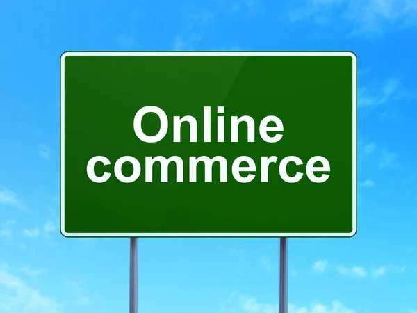 Concetto di business: commercio on-line su sfondo cartello stradale — Foto Stock