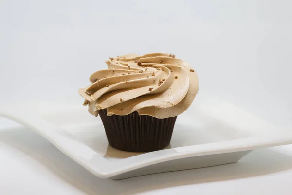 Chocolate cupcakes isolated on white. Selective focus — Stock Photo, Image