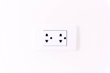 duvar Çift Kişilik fiş soket veya elektrik soketine ve beyaz arka plan.