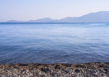 Yunanistan 'ın Evia adasında Ege Denizi kıyısında bir sahil