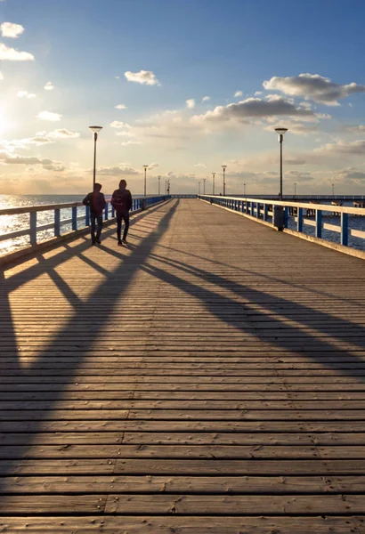 Západ Slunce Rekreanti Most Palanga Pobřeží Baltského Moře Klaipeda Litva — Stock fotografie