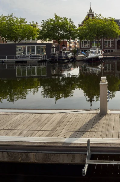 Вид Канал Лодками Красивыми Зданиями Влаарда Роттердам Нидерланды Голландия — стоковое фото