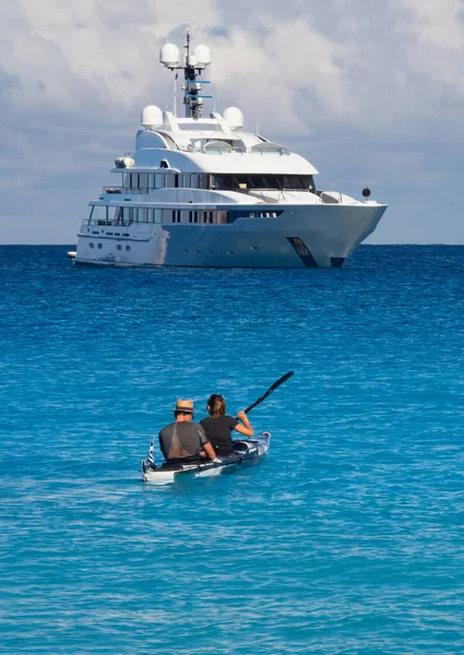 Kayakers Kayak Beautiful Yacht Background Clouds Island Kefalonia Ionian Sea — Stock Photo, Image