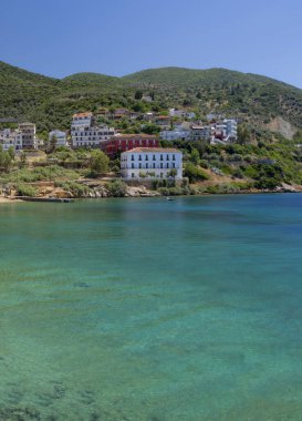 Güzel bir plaj Yunan spa resort Loutra-Edipsou Evia Adası (Euboea) Ege Denizi'nde, sıcak su kaynakları ile