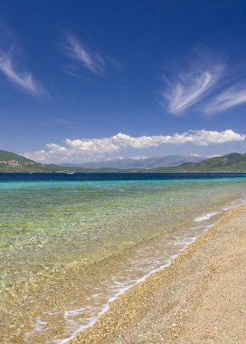 Güzel bir plaj Yunan spa resort Loutra-Edipsou Evia Adası (Euboea) Ege Denizi'nde, sıcak su kaynakları ile