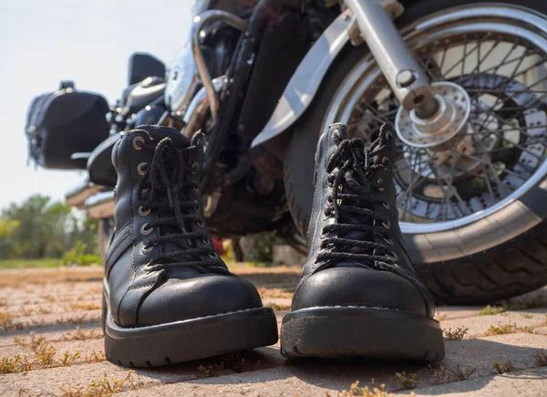 Biker Stiefel Mit Schnürsenkeln Nahaufnahme Die Der Nähe Des Rades — Stockfoto