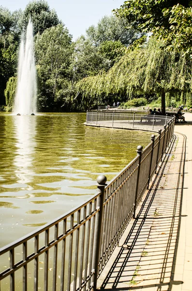 Park with fountain — Stock Photo, Image