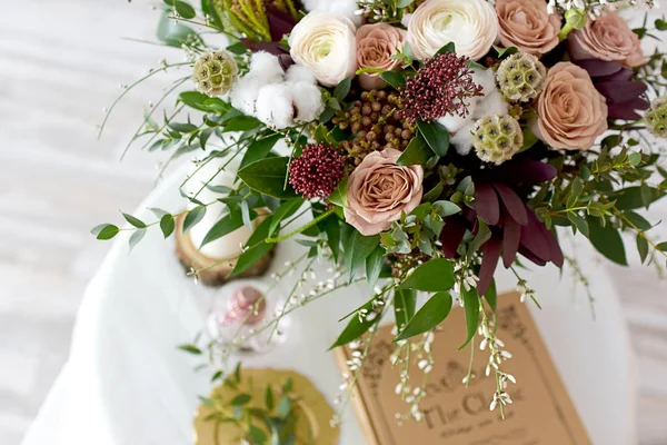 美丽的时尚婚礼花束 — 图库照片
