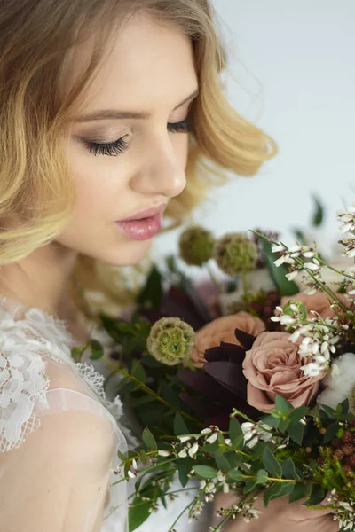 güzel romantik gelinin sabah